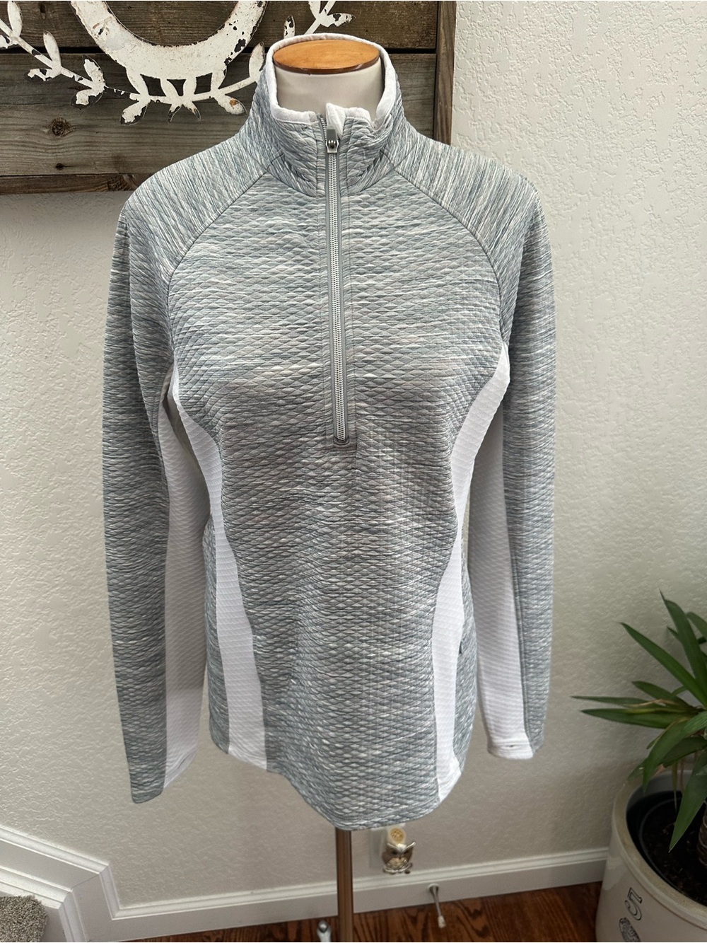 Athleta Snowscape Half Zip Jacket Quilted Long Sleeve Gray White Size M